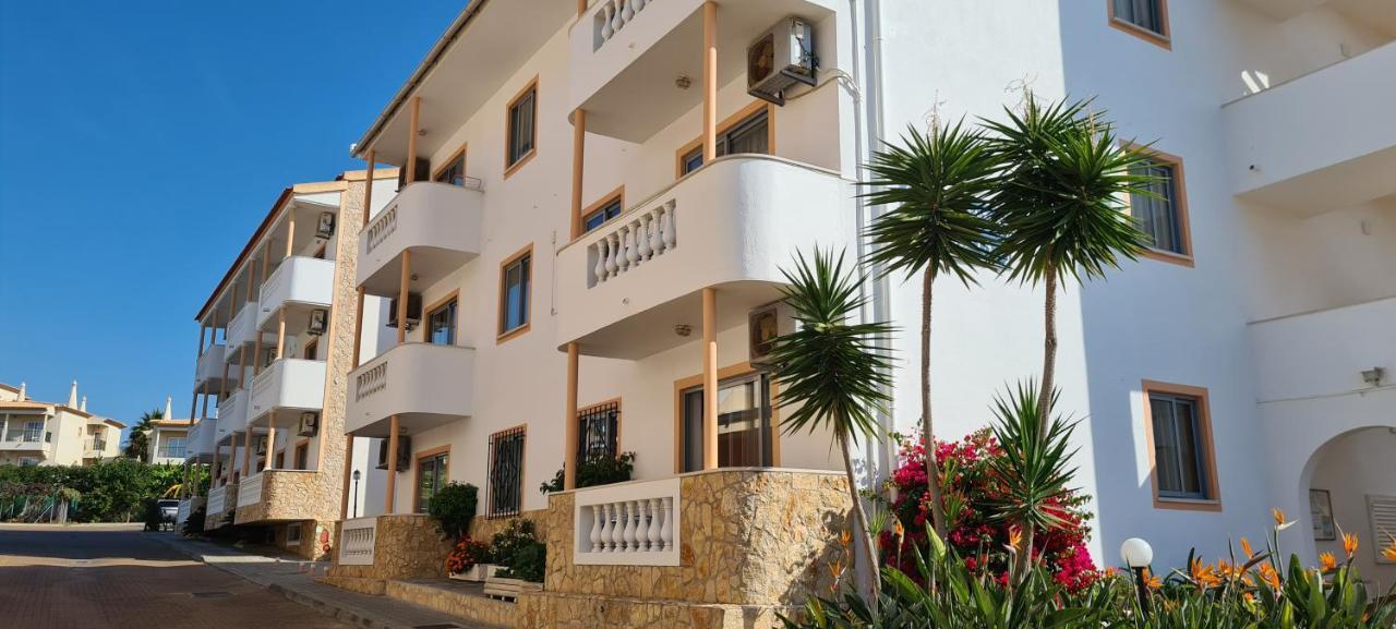 Apartamentos Cabrita Olhos de Agua  Exterior foto